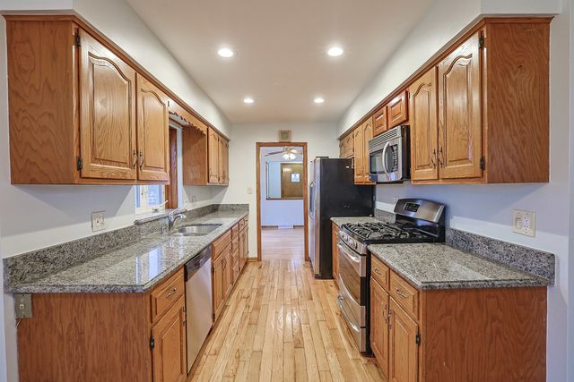 2 N Wisconsin Avenue, Addison, IL 60101