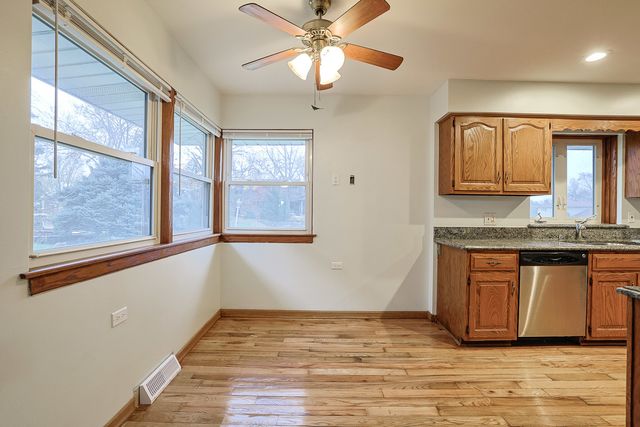 2 N Wisconsin Avenue, Addison, IL 60101