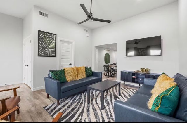 506 W Owing Street, Denison, TX 75020