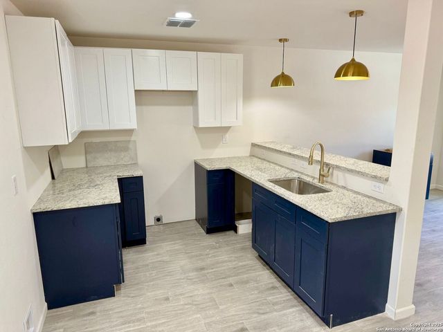 701 Burr Oak, Canyon Lake, TX 78133