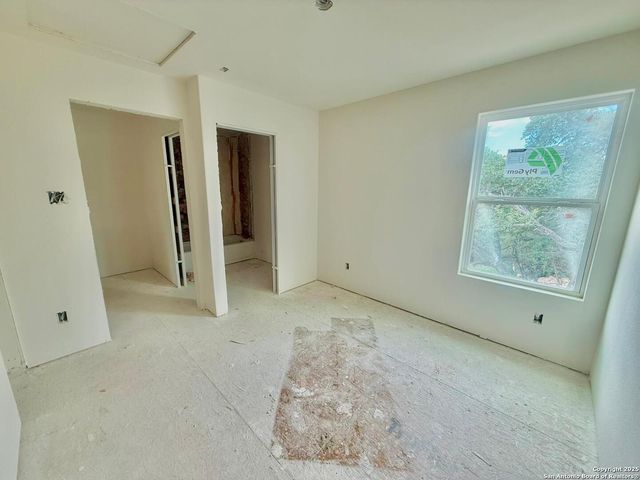 701 Burr Oak, Canyon Lake, TX 78133