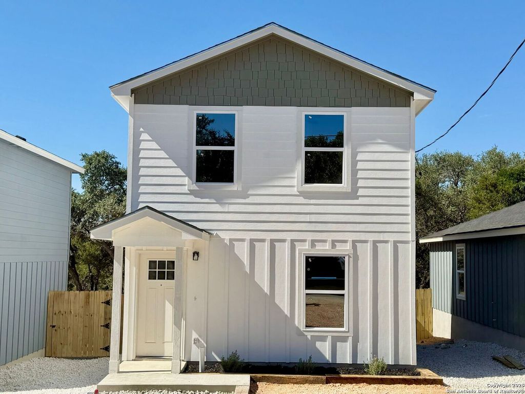 701 Burr Oak, Canyon Lake, TX 78133