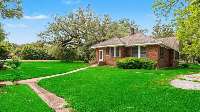 1902 Runneburg Road, Crosby, TX 77532