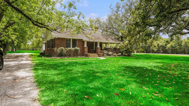 1902 Runneburg Road, Crosby, TX 77532