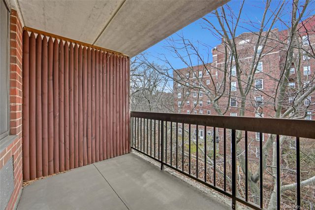 1374 Midland Avenue PH3, Bronxville, NY 10708
