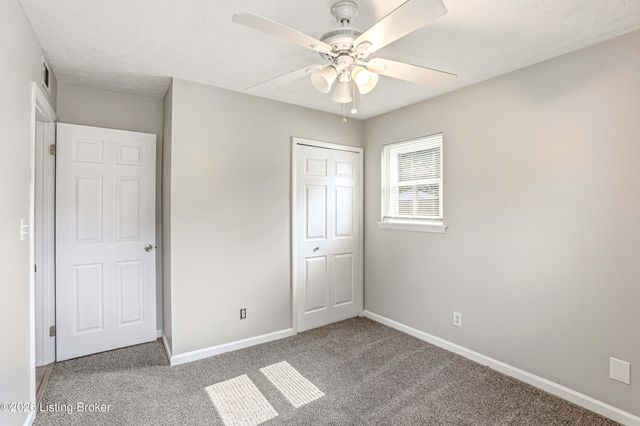 6812 Nalery Way, Louisville, KY 40228