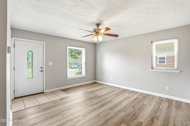 6812 Nalery Way, Louisville, KY 40228