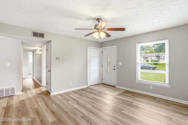 6812 Nalery Way, Louisville, KY 40228