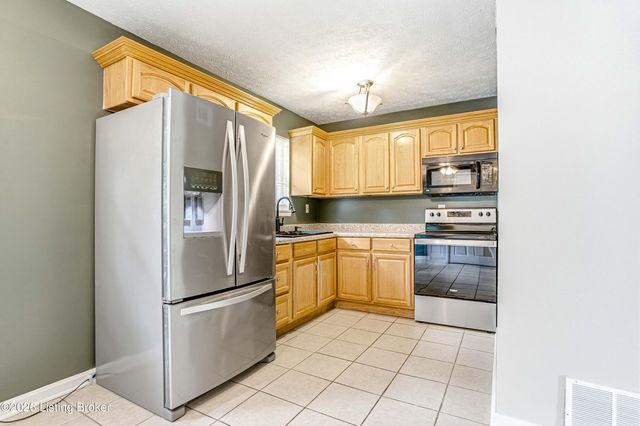 6812 Nalery Way, Louisville, KY 40228