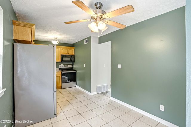 6812 Nalery Way, Louisville, KY 40228