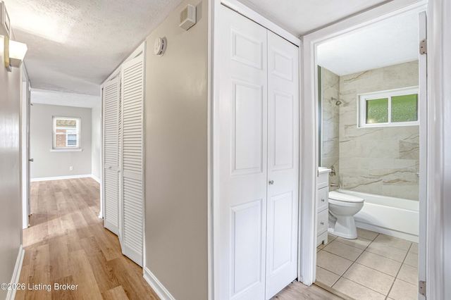 6812 Nalery Way, Louisville, KY 40228