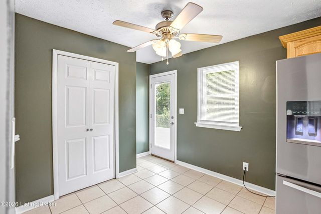 6812 Nalery Way, Louisville, KY 40228
