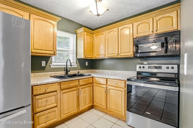 6812 Nalery Way, Louisville, KY 40228