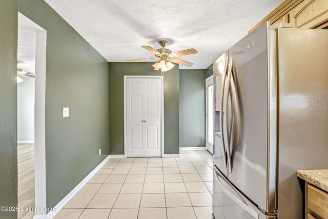 6812 Nalery Way, Louisville, KY 40228