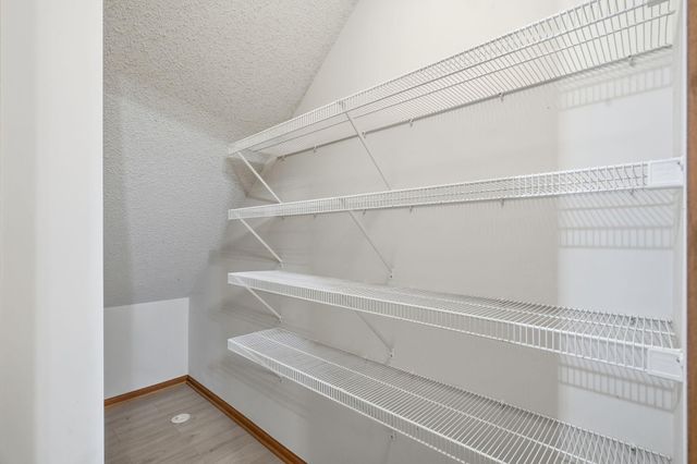 2037 Gresham Avenue N, Oakdale, MN 55128