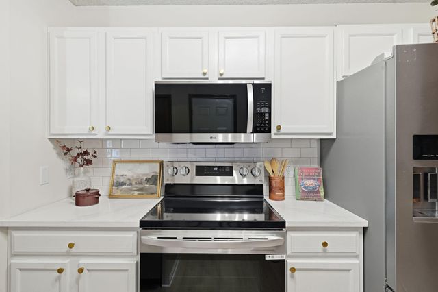 2037 Gresham Avenue N, Oakdale, MN 55128