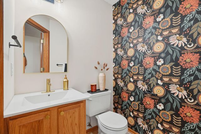 2037 Gresham Avenue N, Oakdale, MN 55128