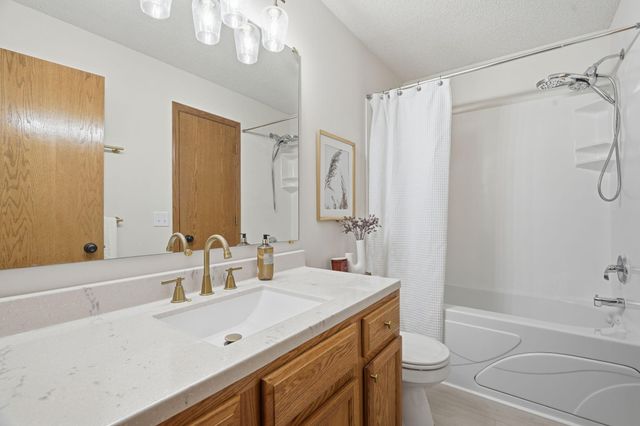 2037 Gresham Avenue N, Oakdale, MN 55128