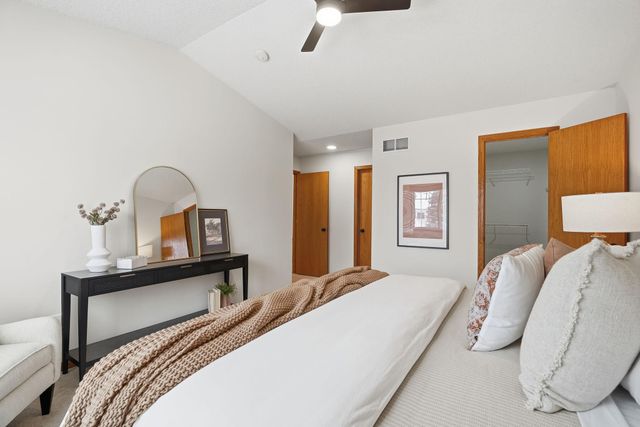 2037 Gresham Avenue N, Oakdale, MN 55128