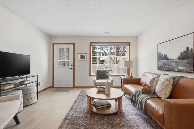 2037 Gresham Avenue N, Oakdale, MN 55128