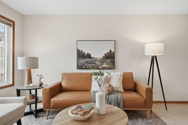 2037 Gresham Avenue N, Oakdale, MN 55128