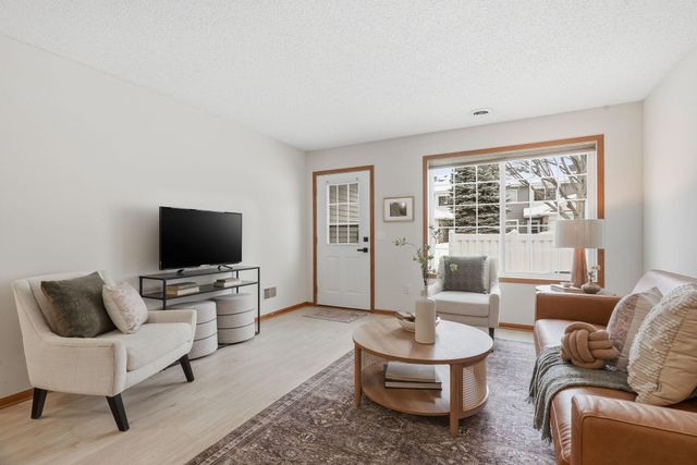 2037 Gresham Avenue N, Oakdale, MN 55128