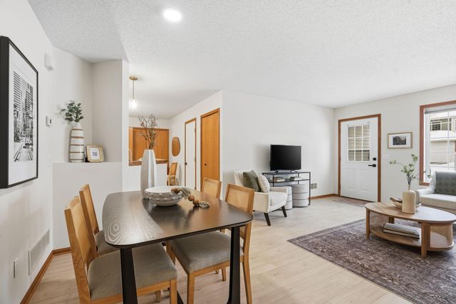 2037 Gresham Avenue N, Oakdale, MN 55128