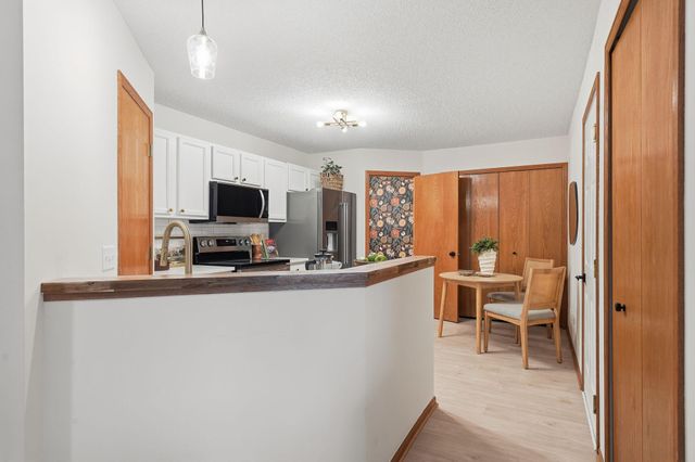 2037 Gresham Avenue N, Oakdale, MN 55128