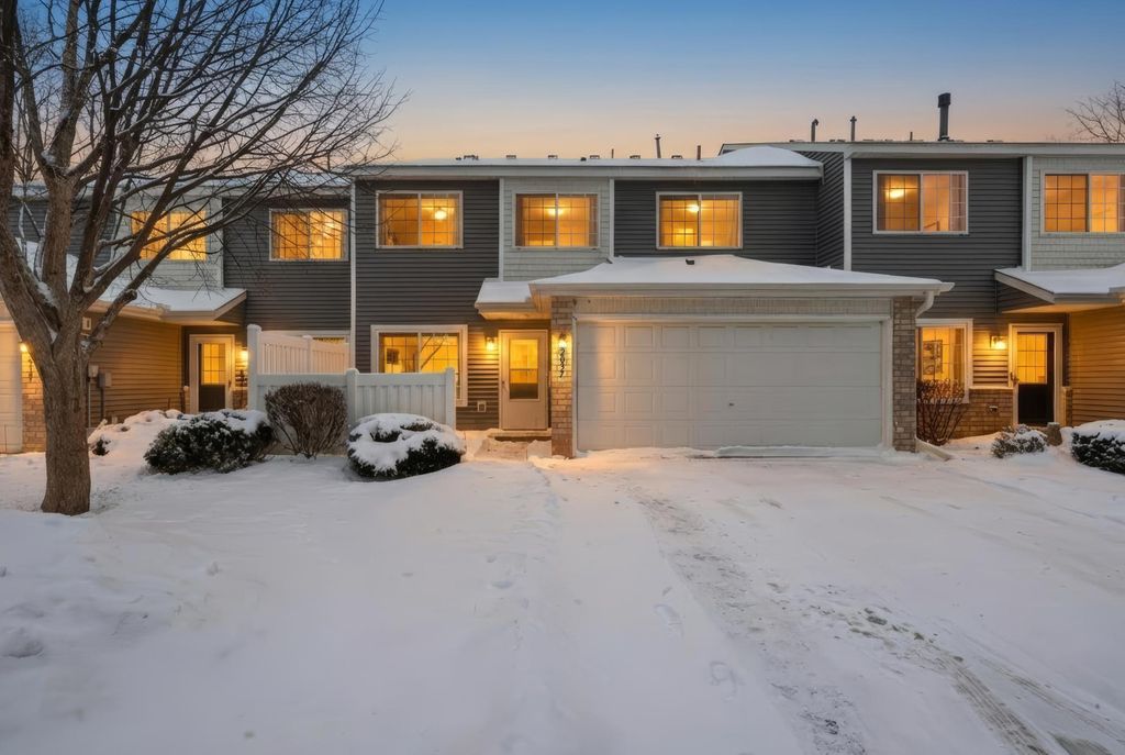 2037 Gresham Avenue N, Oakdale, MN 55128