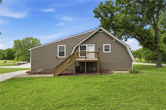 25045 W 215th Street, Spring Hill, KS 66083