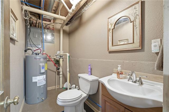 25045 W 215th Street, Spring Hill, KS 66083