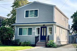 32 Beechwood Street, Farmingdale, NY 11735