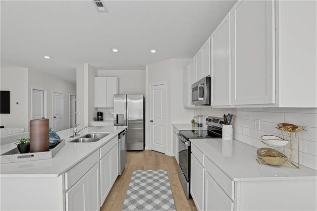 605 SW Edgewood Meadows Drive, Oak Grove, MO 64075