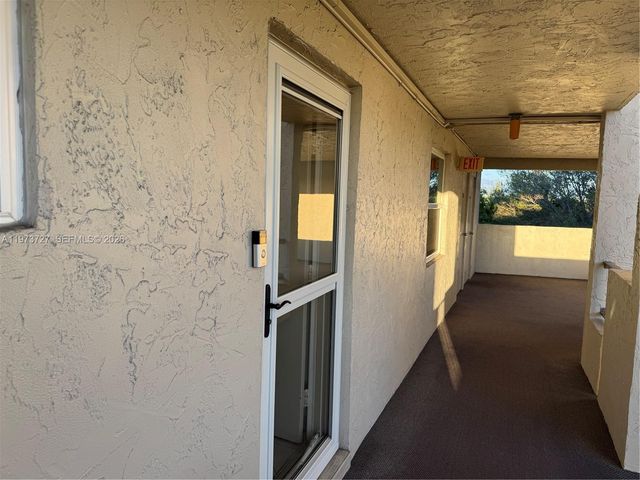 3920 Inverrary Blvd 504C, Lauderhill, FL 33319