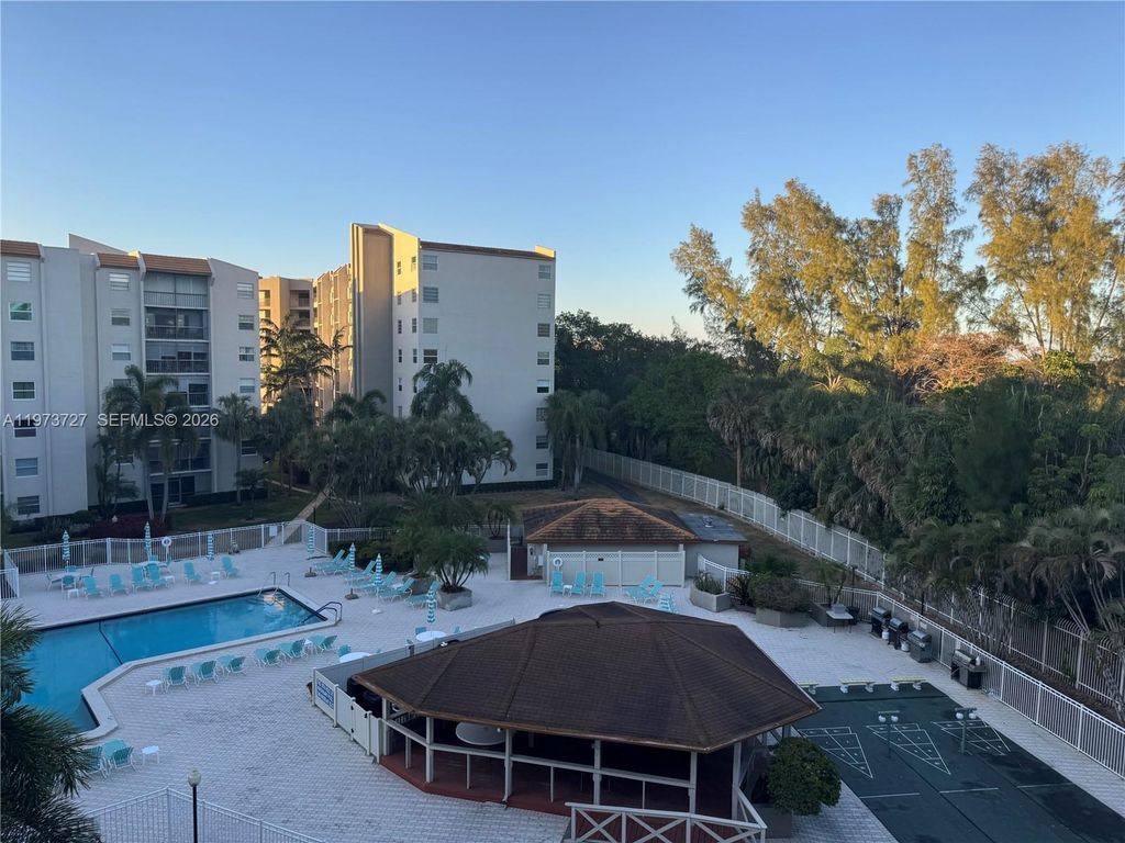 3920 Inverrary Blvd 504C, Lauderhill, FL 33319