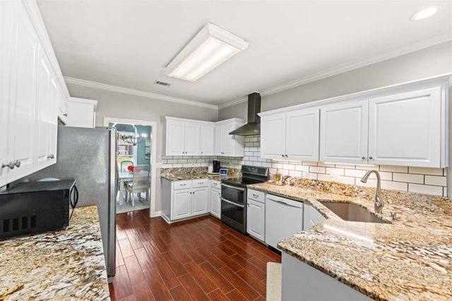 2 Crown Mountain Court, Maumelle, AR 72113