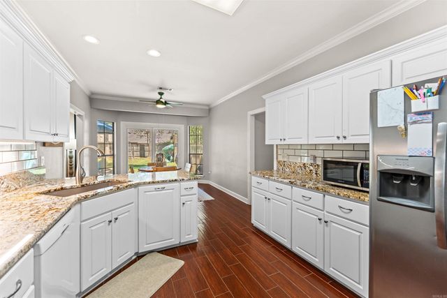2 Crown Mountain Court, Maumelle, AR 72113