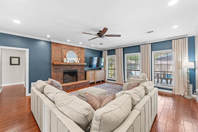 2 Crown Mountain Court, Maumelle, AR 72113