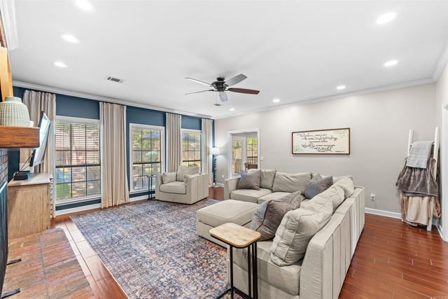 2 Crown Mountain Court, Maumelle, AR 72113