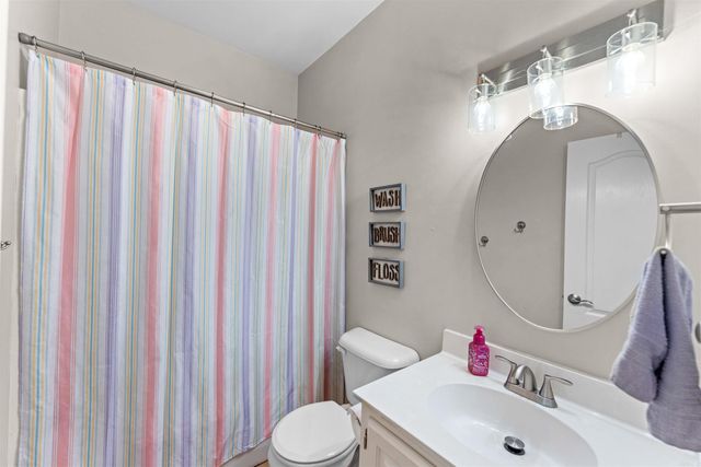 2 Crown Mountain Court, Maumelle, AR 72113
