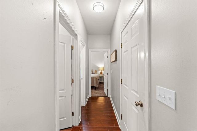 2 Crown Mountain Court, Maumelle, AR 72113