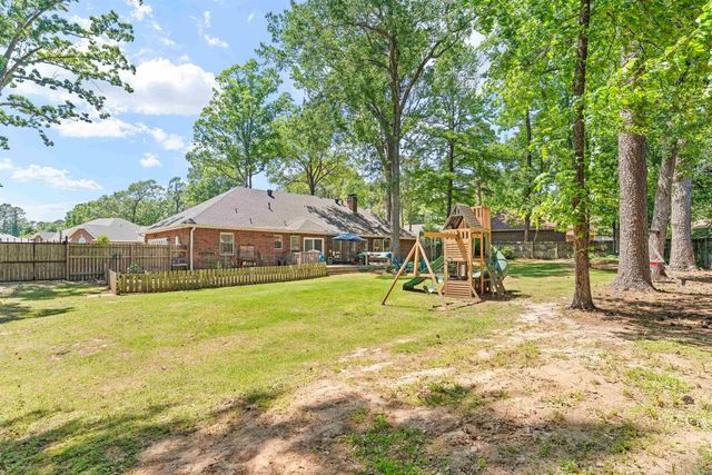 2 Crown Mountain Court, Maumelle, AR 72113