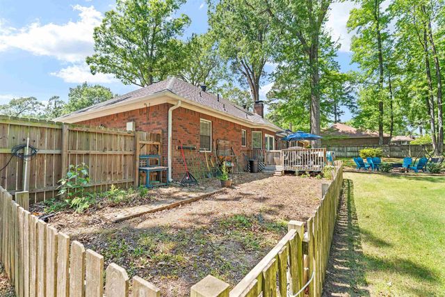 2 Crown Mountain Court, Maumelle, AR 72113