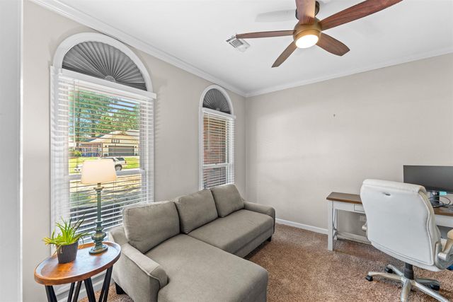 2 Crown Mountain Court, Maumelle, AR 72113