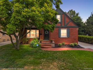 488 Bournemouth Road, Grosse Pointe Farms, MI 48236