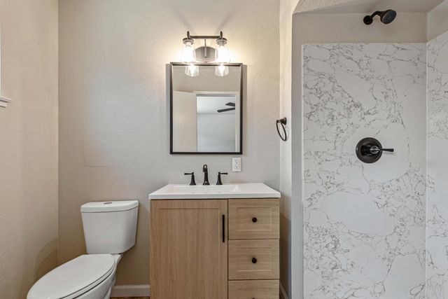 1320 Aurora St, Modesto, CA 95351