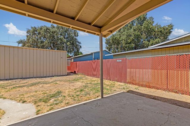 1320 Aurora St, Modesto, CA 95351