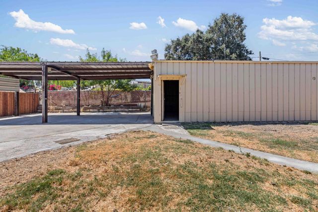 1320 Aurora St, Modesto, CA 95351