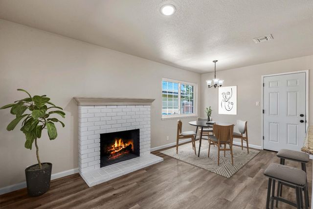 1320 Aurora St, Modesto, CA 95351