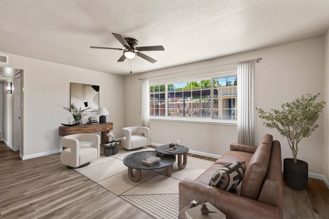 1320 Aurora St, Modesto, CA 95351